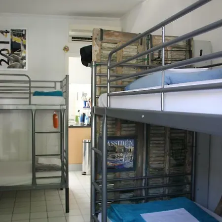 Hostel Au Petit Chez Soi *