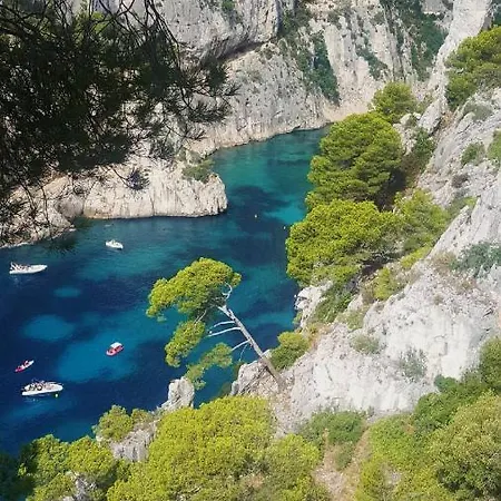 Au Petit Chez Soi Hostel