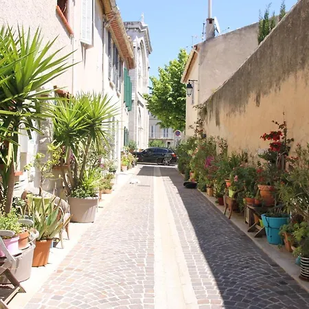 Au Petit Chez Soi Hostel