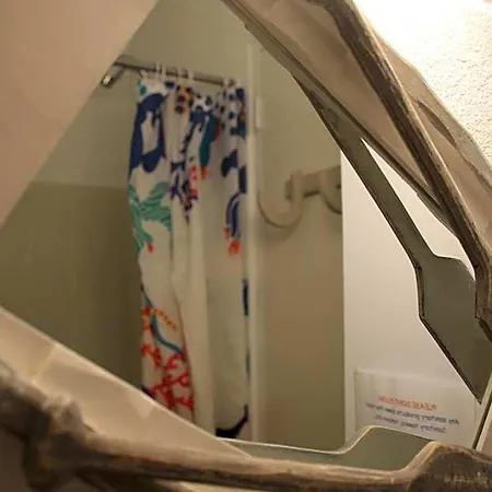 Au Petit Chez Soi Hostel