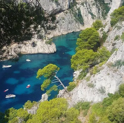 Au Petit Chez Soi Hostel